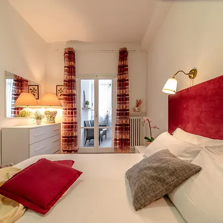 Courtyard Nest * Florencia